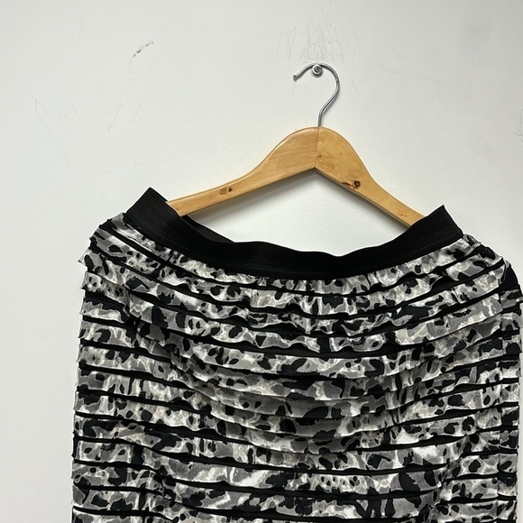 F.L.P. Faith, Love & Passion black and white Skirt size L with elastic waist - Picture 2 of 7